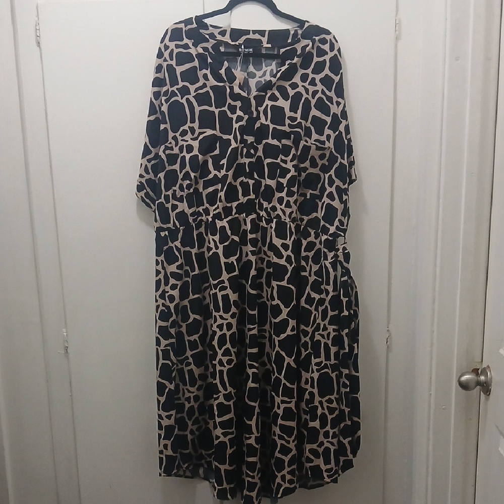 BloomChic Black and Cream Midi Dress